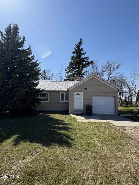 413 Main St, Crosby, ND 58730