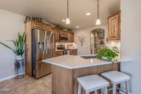 Kitchen - 824 Compass Ln, Bismarck, ND 58504 photo 2 of 9