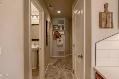 Entry Way - 824 Compass Ln, Bismarck, ND 58504 photo 2 of 6