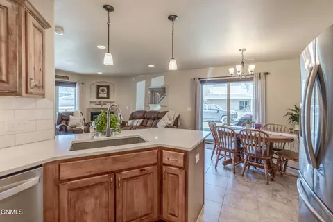 Kitchen - 824 Compass Ln, Bismarck, ND 58504 photo 6 of 9