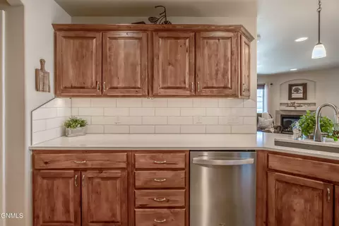 Kitchen - 824 Compass Ln, Bismarck, ND 58504 photo 8 of 9