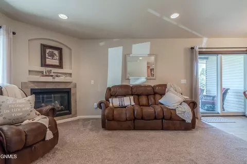 Living - 824 Compass Ln, Bismarck, ND 58504 photo 2 of 2