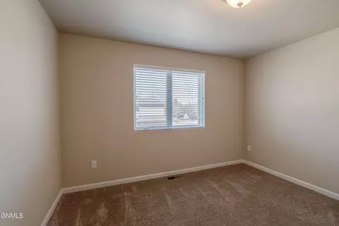 Bedroom - 824 Compass Ln, Bismarck, ND 58504 photo 4 of 8