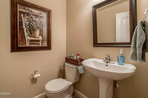 Bath - 824 Compass Ln, Bismarck, ND 58504 photo 1 of 11