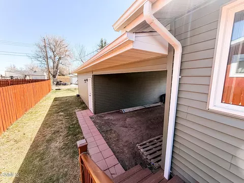 Exterior - 908 6th St W, Williston, ND 58801 photo 3 of 3