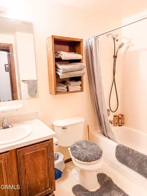 Bath - 908 6th St W, Williston, ND 58801 photo 1 of 2