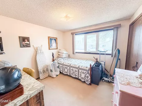 Bedroom - 908 6th St W, Williston, ND 58801 photo 3 of 6