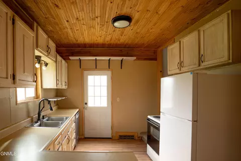 Kitchen - 301 Park St, Buchanan, ND 58420 photo 2 of 5