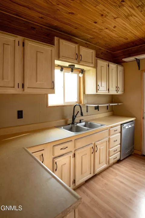 Kitchen - 301 Park St, Buchanan, ND 58420 photo 4 of 5