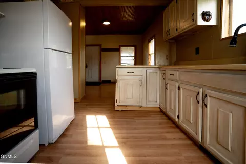 Entry Way - 301 Park St, Buchanan, ND 58420 photo 1 of 1