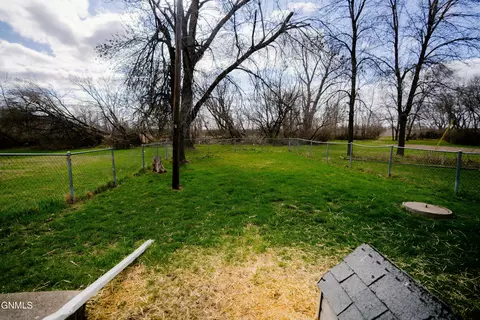 Exterior - 301 Park St, Buchanan, ND 58420 photo 1 of 2