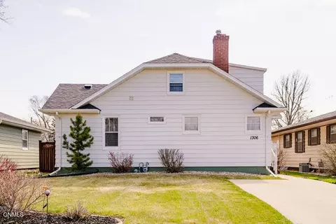 1306 5th Ave NE, Jamestown, ND 58401