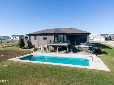 1208 Plains Bnd SE, Mandan, ND 58554