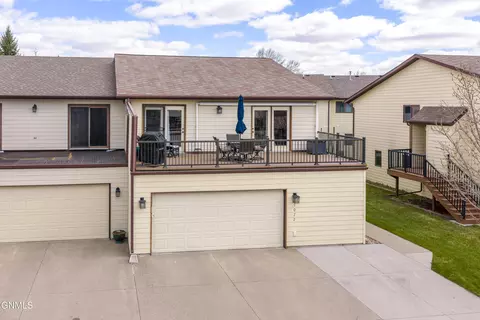1072 Westwood St, Bismarck, ND 58504