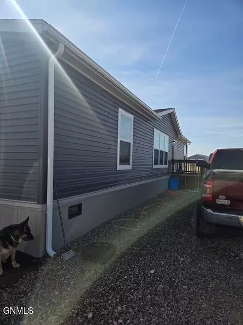12974 Longview Dr, Arnegard, ND 58835