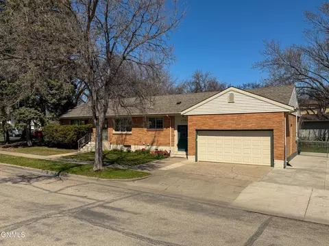 1504 Laforest Ave, Bismarck, ND 58501