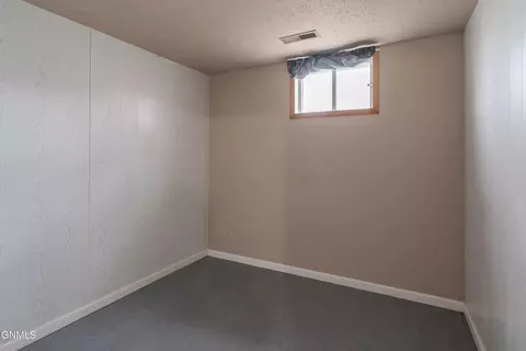 Bedroom - 2413 N 6th St, Bismarck, ND 58503 photo 11 of 16
