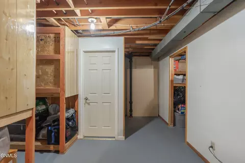 Entry Way - 2413 N 6th St, Bismarck, ND 58503 photo 5 of 7