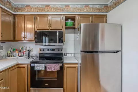 Kitchen - 2413 N 6th St, Bismarck, ND 58503 photo 5 of 6