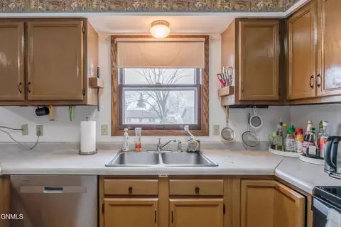 Kitchen - 2413 N 6th St, Bismarck, ND 58503 photo 3 of 6