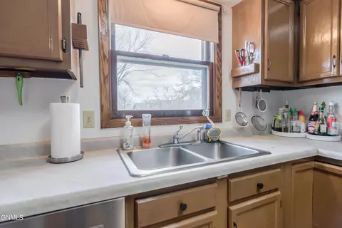 Kitchen - 2413 N 6th St, Bismarck, ND 58503 photo 4 of 6