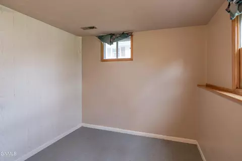 Bedroom - 2413 N 6th St, Bismarck, ND 58503 photo 10 of 16