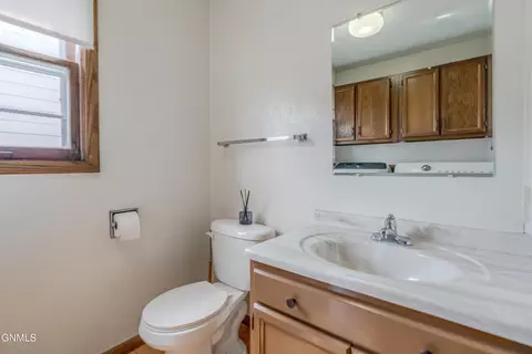Bath - 2413 N 6th St, Bismarck, ND 58503 photo 1 of 10