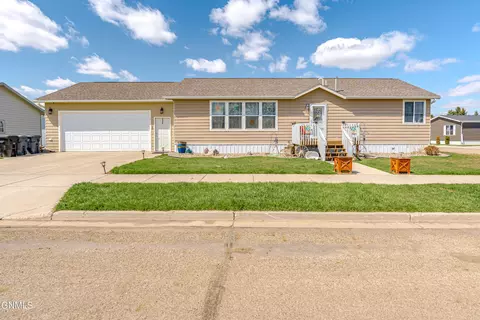 111 18th Ave SE, Mandan, ND 58554