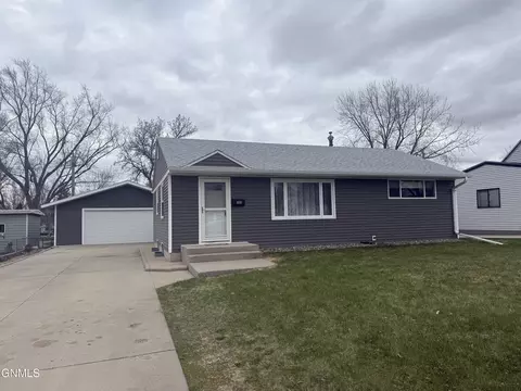 505 17th Ave SW, Minot, ND 58701