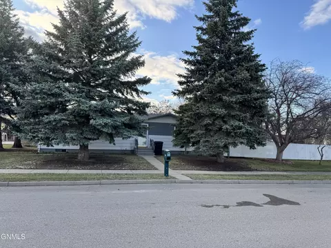 1901 Sioux St, Williston, ND 58801