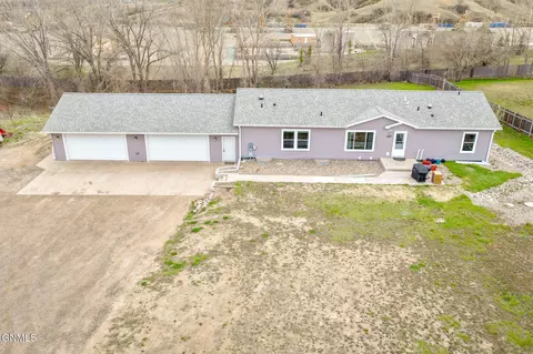4809 Southview Ln, Williston, ND 58801