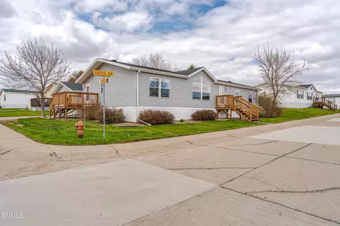 4634 Gates Dr, Bismarck, ND 58503