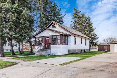 617 3rd Ave SE, Mandan, ND 58554