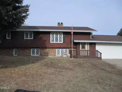 1107 Cannon Ln, Washburn, ND 58577