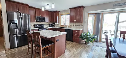 1208 19th St SE, Mandan, ND 58554 photo 3