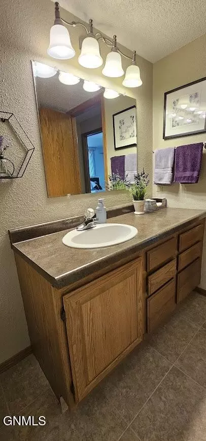 1208 19th St SE, Mandan, ND 58554 photo 26
