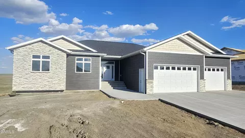 3911 Platinum St, Bismarck, ND 58503