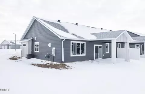 Exterior - 1121 Chippewa Loop NE, Mandan, ND 58554 photo 2 of 3