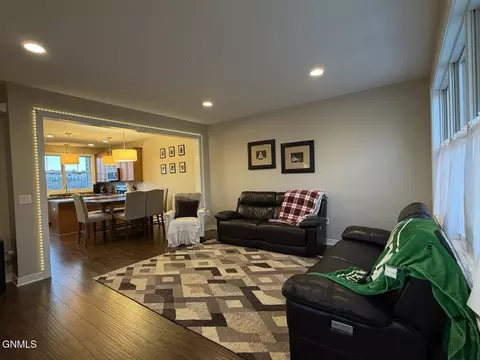 Living - 823 14th St SE, Mandan, ND 58554 photo 1 of 3
