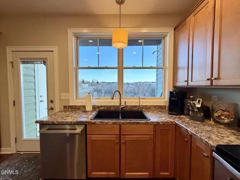 Kitchen - 823 14th St SE, Mandan, ND 58554 photo 3 of 4