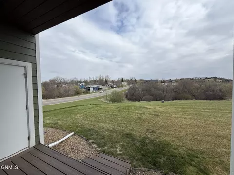 Exterior - 823 14th St SE, Mandan, ND 58554 photo 2 of 2