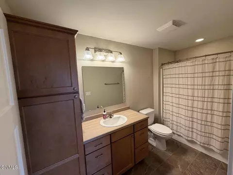 Bath - 823 14th St SE, Mandan, ND 58554 photo 6 of 7
