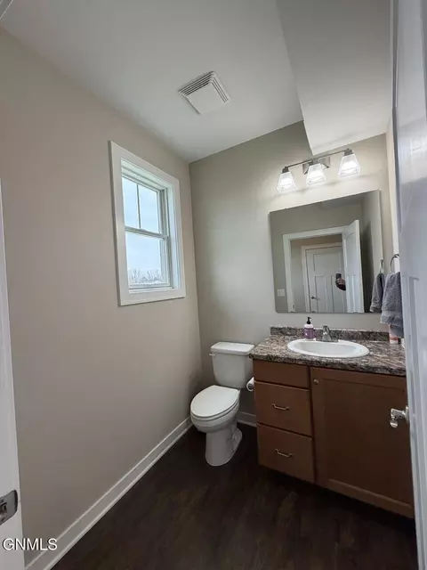 Bath - 823 14th St SE, Mandan, ND 58554 photo 1 of 7