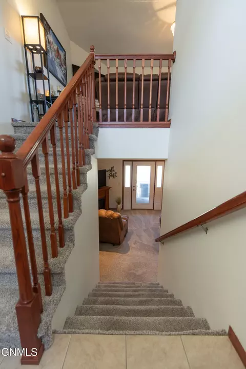 Entry Way - 1075 Turnpike Ave E, Bismarck, ND 58501 photo 2 of 6