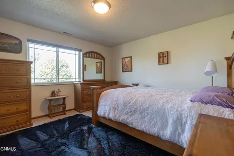 Bedroom - 1075 Turnpike Ave E, Bismarck, ND 58501 photo 2 of 6