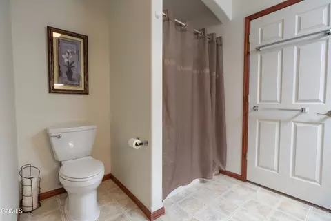 Bath - 1075 Turnpike Ave E, Bismarck, ND 58501 photo 1 of 4