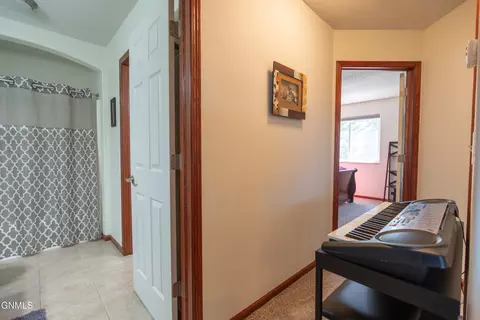 Entry Way - 1075 Turnpike Ave E, Bismarck, ND 58501 photo 5 of 6