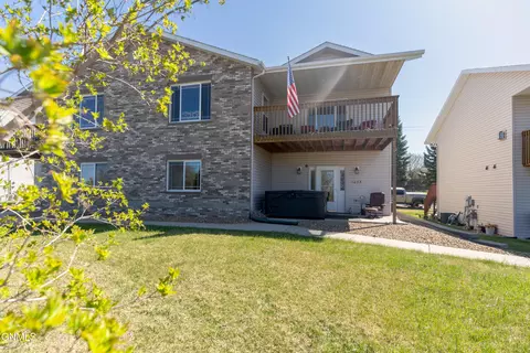 Exterior - 1075 Turnpike Ave E, Bismarck, ND 58501 photo 5 of 12