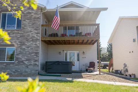 Exterior - 1075 Turnpike Ave E, Bismarck, ND 58501 photo 8 of 12