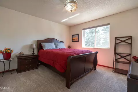 Bedroom - 1075 Turnpike Ave E, Bismarck, ND 58501 photo 4 of 6